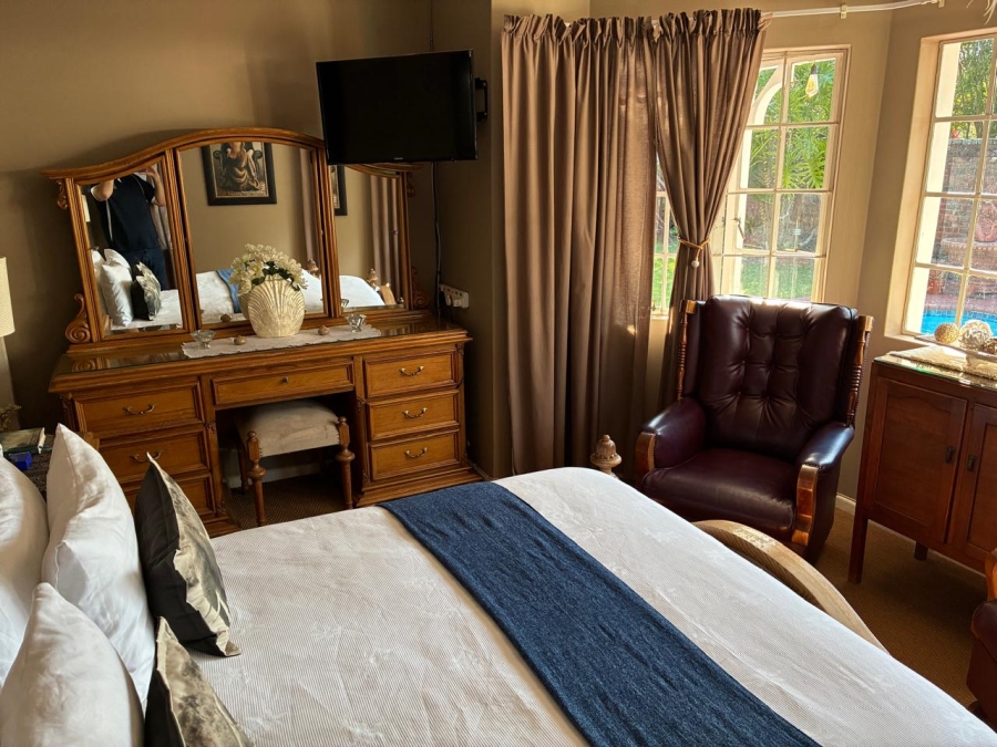 7 Bedroom Property for Sale in Heather Park Western Cape